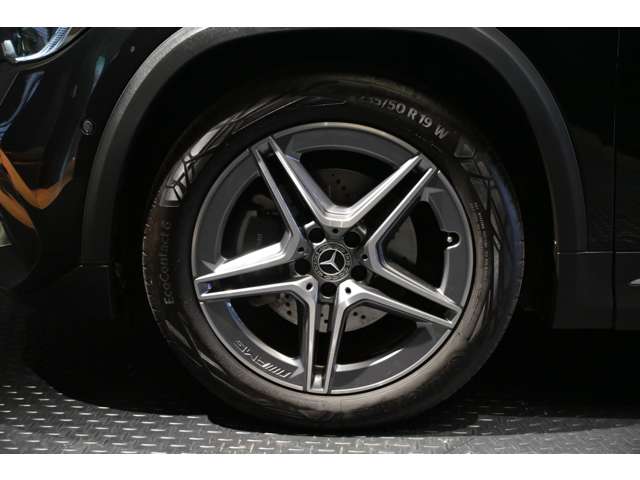 Mercedes-Benz GLA-Class 12
