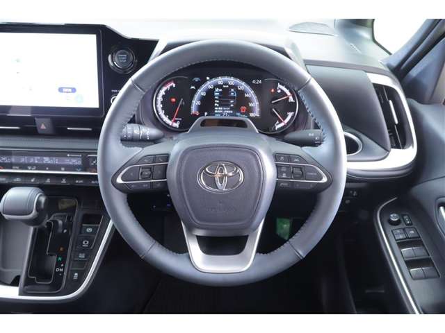 Toyota Voxy 11
