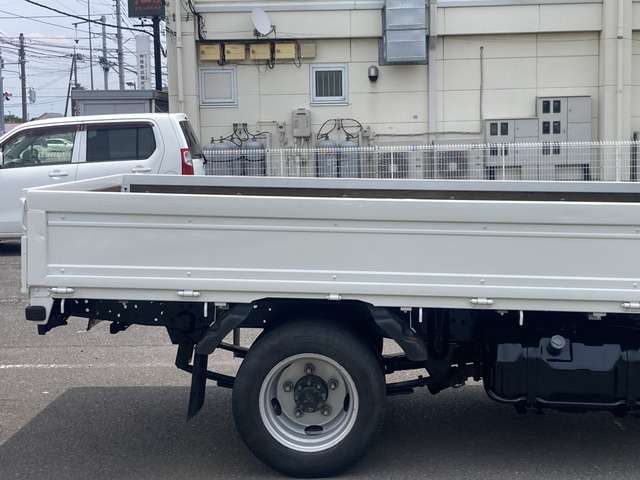 Isuzu Elf 7