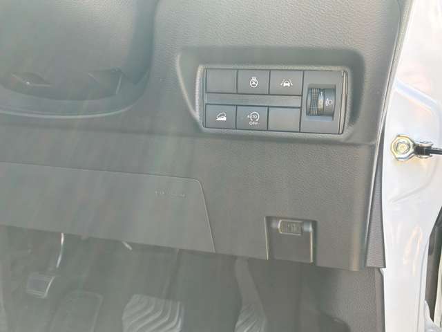 Mitsubishi eK X 9