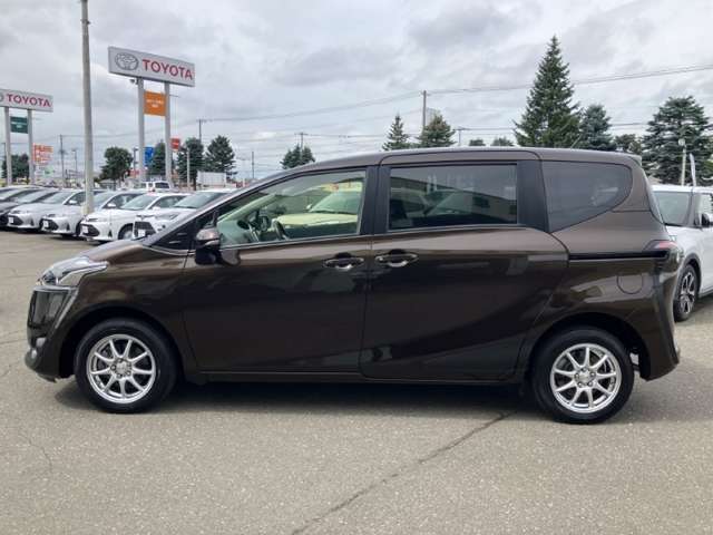 Toyota Sienta 5
