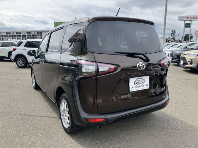 Toyota Sienta 6