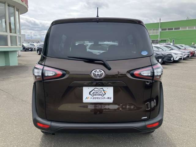 Toyota Sienta 7