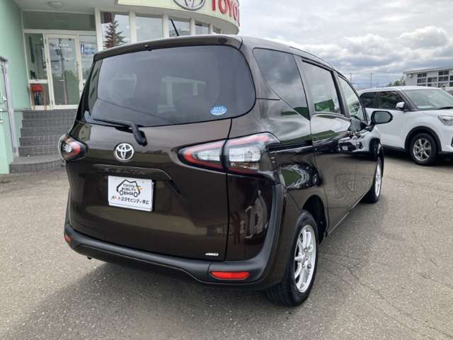 Toyota Sienta 8