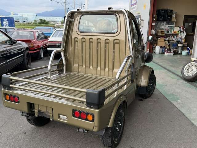 Daihatsu Midget II 4