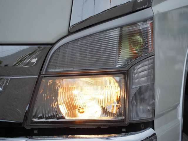 Mitsubishi Fuso Canter 9