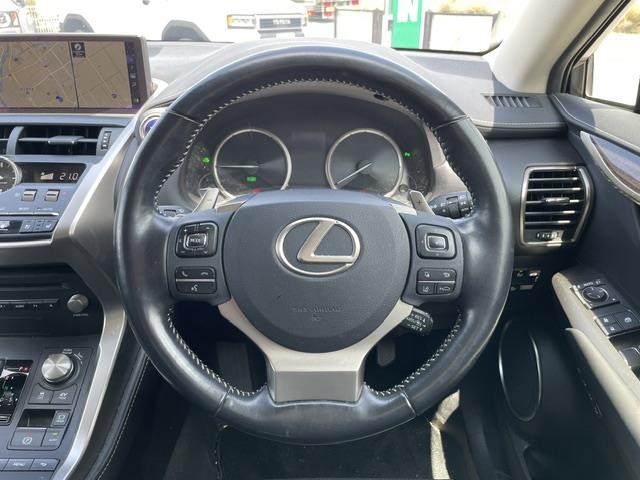Lexus NX 11
