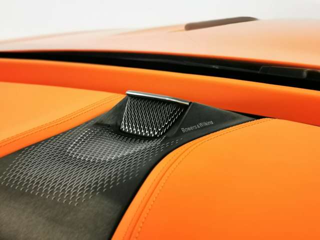 Aston Martin DBX 11