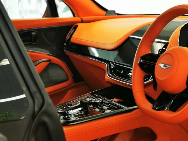 Aston Martin DBX 3