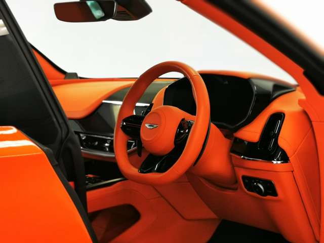 Aston Martin DBX 9
