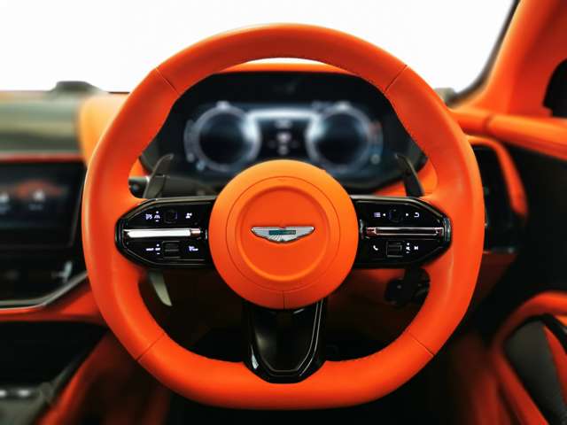 Aston Martin DBX 10