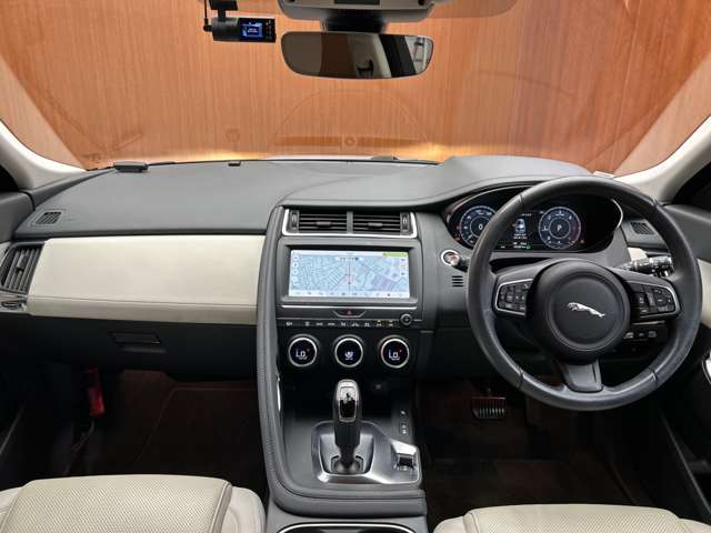 Jaguar E-Pace 4