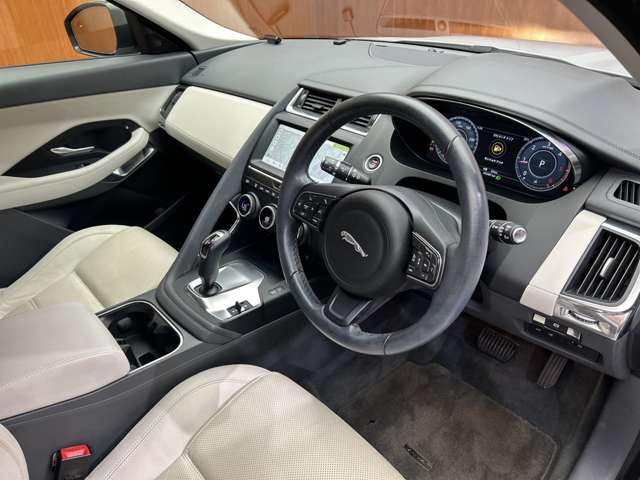 Jaguar E-Pace 5