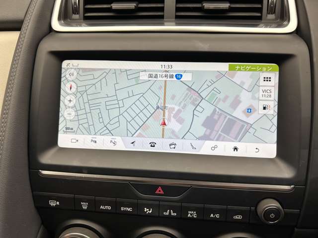 Jaguar E-Pace 9