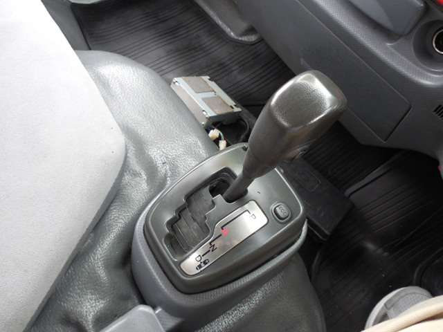Isuzu Elf 12