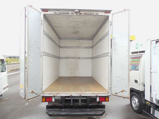 Isuzu Elf 6
