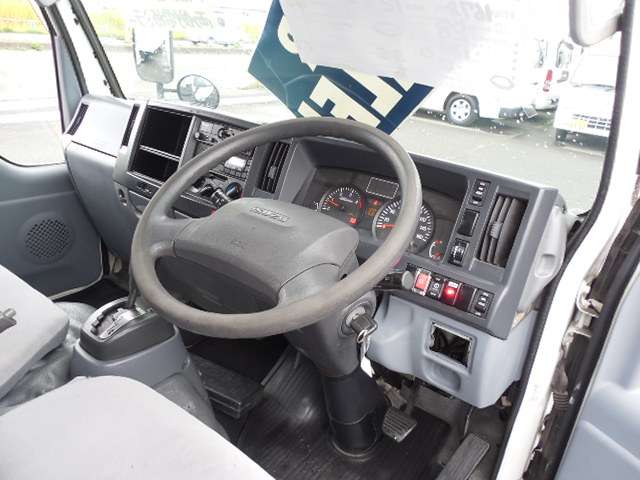 Isuzu Elf 7