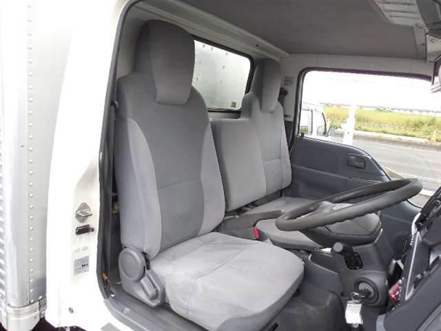 Isuzu Elf 9