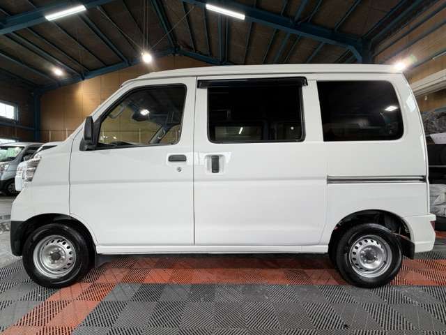 Daihatsu Hijet Cargo 12