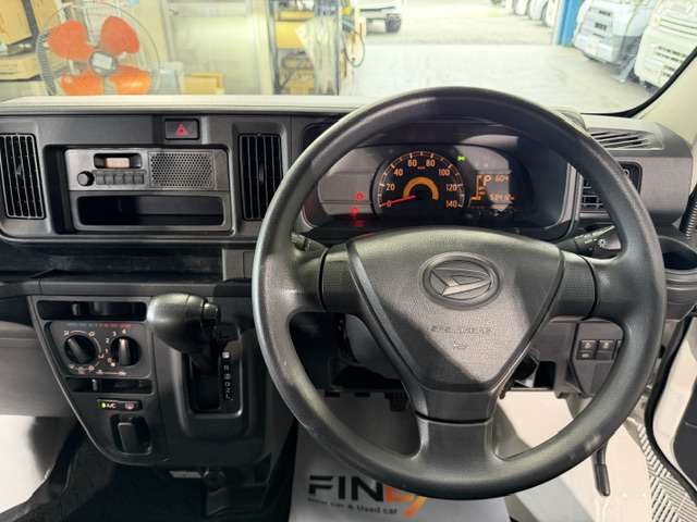 Daihatsu Hijet Cargo 3