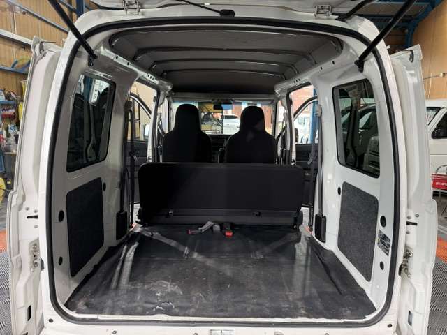 Daihatsu Hijet Cargo 4