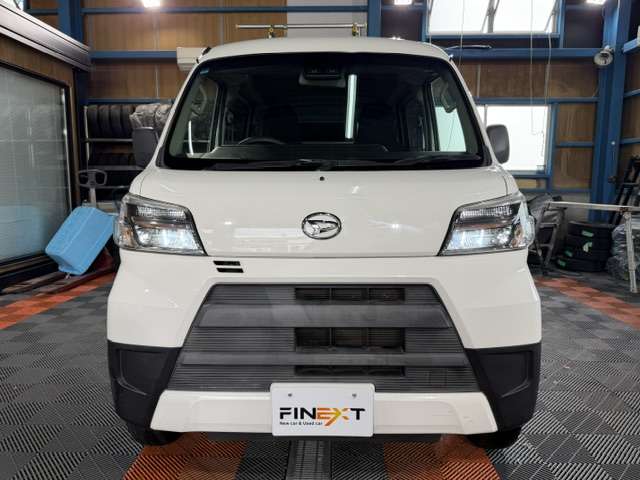Daihatsu Hijet Cargo 6