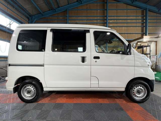 Daihatsu Hijet Cargo 10