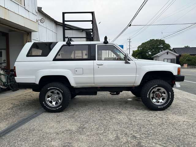 Toyota Hilux Surf 2