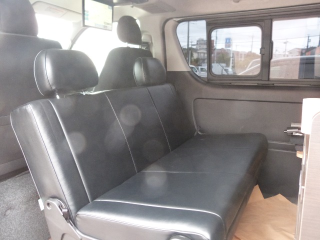 Toyota Hiace Van 11