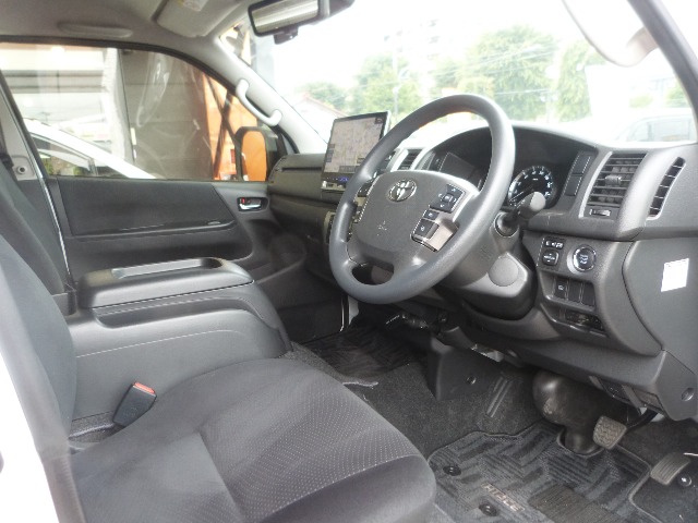 Toyota Hiace Van 6