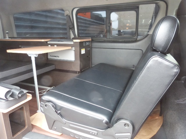 Toyota Hiace Van 7