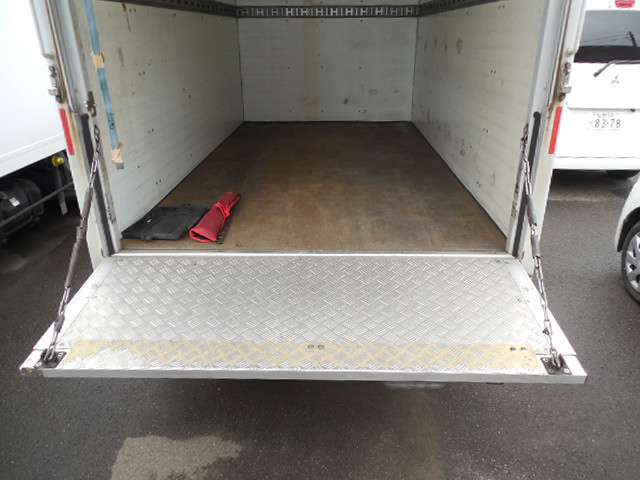 Isuzu Elf 7
