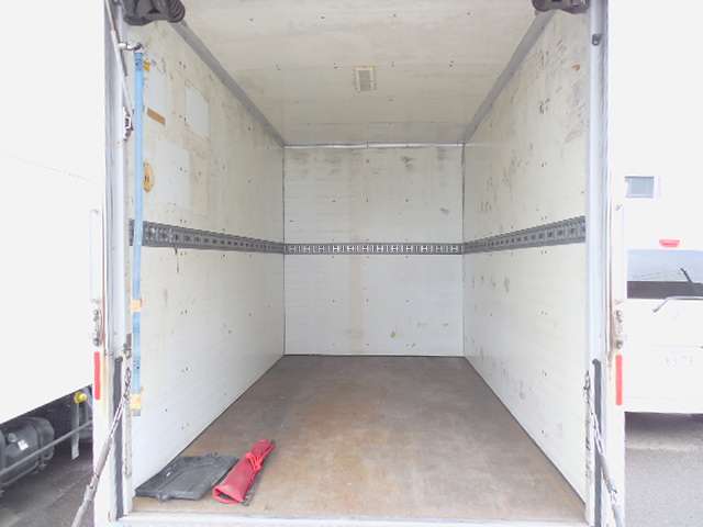 Isuzu Elf 9
