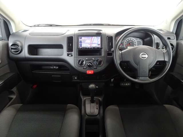 Nissan AD 4