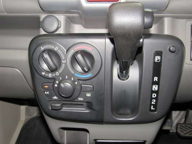 Nissan NV100 Clipper 12
