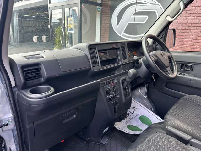 Daihatsu Hijet Cargo 11