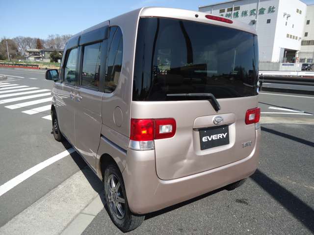 Daihatsu Tanto 6