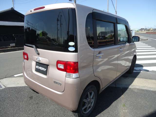 Daihatsu Tanto 8