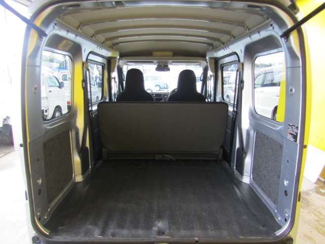 Daihatsu Hijet Cargo 9