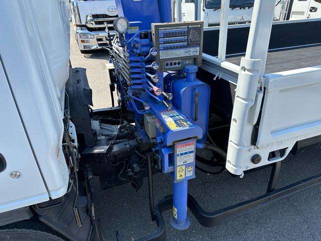 Isuzu Elf 8
