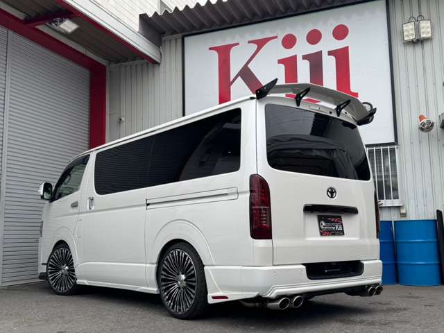 Toyota Hiace Van 2