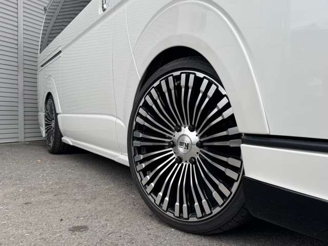 Toyota Hiace Van 4