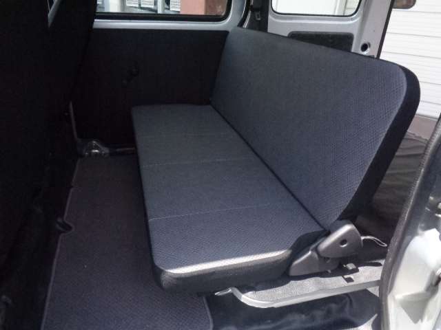 Daihatsu Hijet Cargo 8