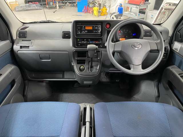 Daihatsu Hijet Cargo 3