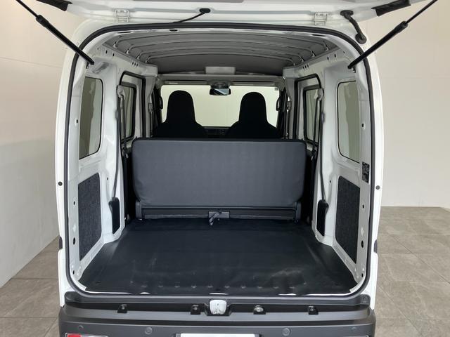 Daihatsu Hijet Cargo 7