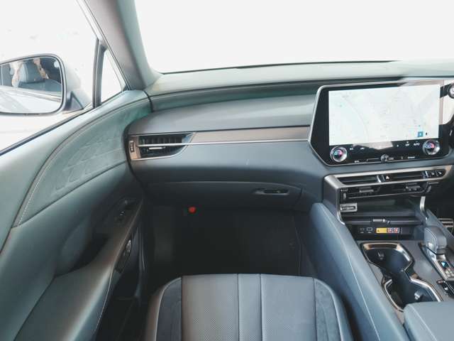 Lexus RX 9