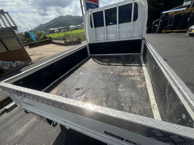 Isuzu Elf 7