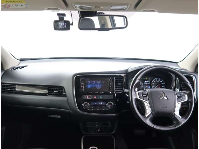Mitsubishi Outlander PHEV 4