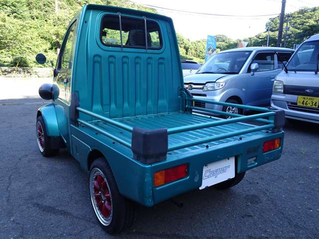 Daihatsu Midget II 10