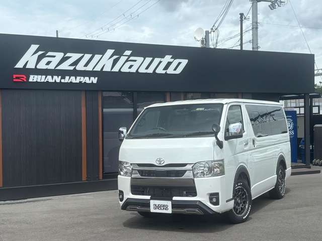 Toyota Hiace Van 5
